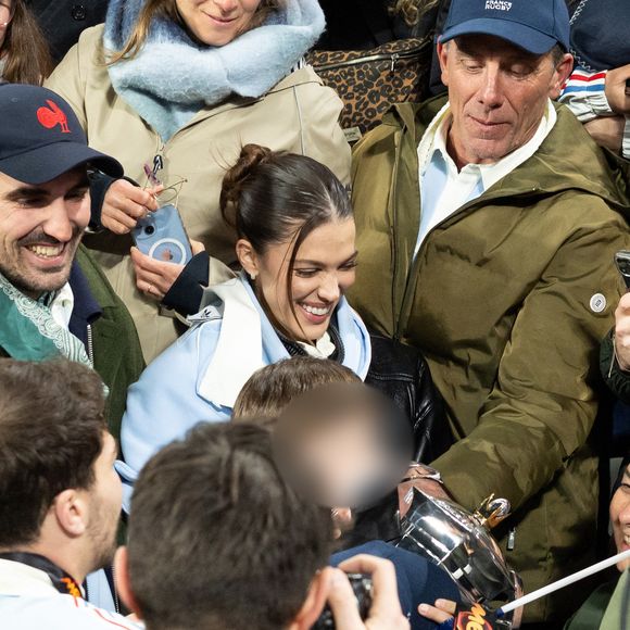 Exclusif - Clément, frère d'A.Dupont, Iris Mittenaere lors du match de rugby du Tournoi des Six Nations France contre Angleterre au Stade de France à Saint-Denis le 14 mars 2026. © AGENCE / BESTIMAGE