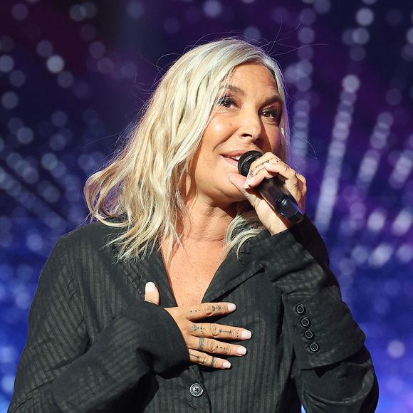 Zazie - Les personnalités se mobilisent lors de la 37ème édition du Téléthon sur le plateau de France 2, avec pour parrain Vianney. Le 8 décembre 2023. 
© Coadic Guirec / Bestimage