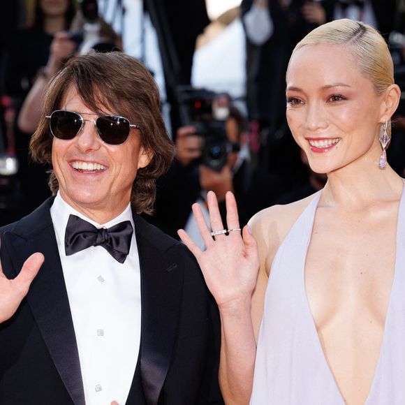 Tom Cruise a fait une apparition remarquée sur le tapis rouge de Cannes ce mercredi. Il est venu présenter le dernier volet de "Mission Impossible", en compagnie d'une très belle comédienne française 

Tom Cruise, Pom Klementieff - Montée des marches du film « Mission Impossible : The Final Reckoning » lors du 78ème Festival International du Film de Cannes, au Palais des Festivals à Cannes. 
© Jacovides-Moreau / Bestimage