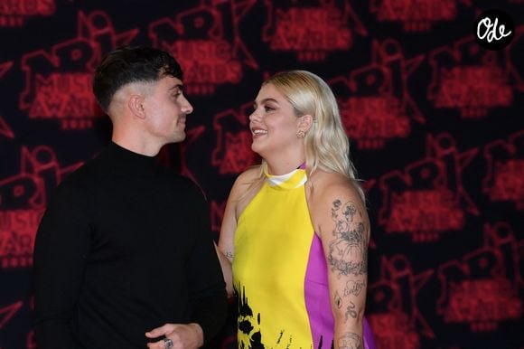 Florian Rossi et Louane n'ont pas besoin d'être non stop ensemble pour avancer 

Florian Rossi et sa compagne Louane Emera lors de la 23ème édition des NRJ Music Awards 2021 au Palais des Festivals de Cannes, le 20 novembre 2021.
© Rachid Bellak/Bestimage