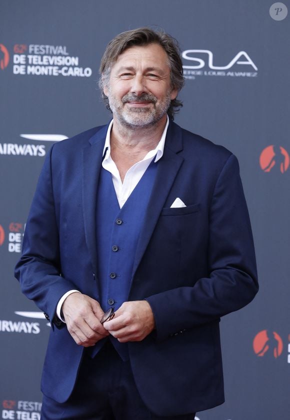 Dans lequel elle interviewe plein d'artistes comme Gaëtan Roussel, Aliocha Schneider, et plein d'autres...

Bernard Yerles sur le tapis rouge du photocall de la cérémonie d'ouverture du 62ème Festival de Télévision de Monte-Carlo, à Monaco, le 16 juin 2023. © Denis Guignebourg/BestImage