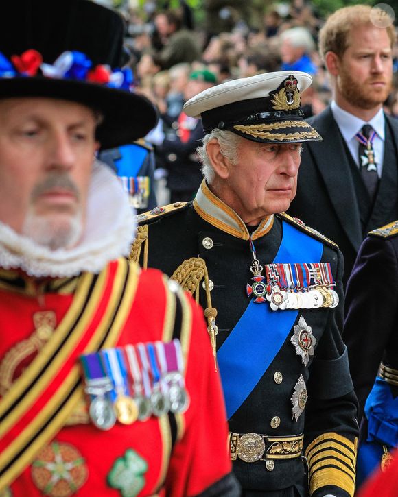 Le roi Charles III d'Angleterre, et Le prince Harry, duc de Sussex - Funérailles nationales de la reine Elizabeth II à Londres, Royaume Uni, le 19 septembre 2022. © Avalon/panoramic/Bestimage