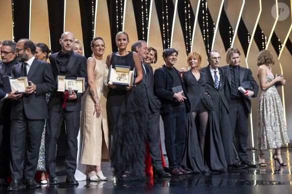 Festival qu'elle connaît bien pour y avoir été membre du jury en 2021

Asghar Farhadi (Grand prix pour "Un héros”), Nadav Lapid (Prix du Jury pour HA’BERECH (Le Genou d’Ahed)), Agathe Rousselle, Julia Ducournau (Palme d'Or pour "Titane"), Vincent Lindon, Maggie Gyllenhaal, Russell Mael (Prix de la mise en scène pour "Annette" de Leos Carax), Mylène Farmer, Ron Mael (Prix de la mise en scène pour "Annette" de Leos Carax), Caleb Landry Jones (prix d'interprétation masculine pour “Nitram”), Renate Reinsve (Prix d’interprétation féminine pour “Julie en douze chapitres”) - Cérémonie de clôture du 74ème Festival International du Film de Cannes, le 17 juillet 2021.
© Borde-Jacovides-Moreau/Bestimage