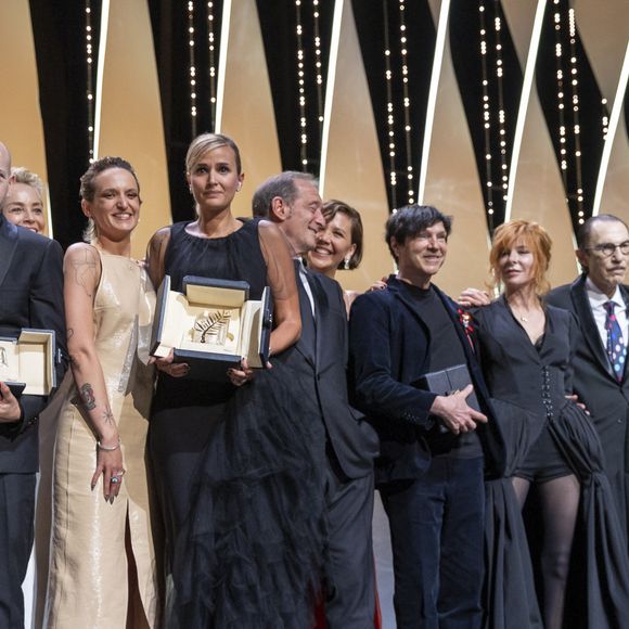Festival qu'elle connaît bien pour y avoir été membre du jury en 2021

Asghar Farhadi (Grand prix pour "Un héros”), Nadav Lapid (Prix du Jury pour HA’BERECH (Le Genou d’Ahed)), Agathe Rousselle, Julia Ducournau (Palme d'Or pour "Titane"), Vincent Lindon, Maggie Gyllenhaal, Russell Mael (Prix de la mise en scène pour "Annette" de Leos Carax), Mylène Farmer, Ron Mael (Prix de la mise en scène pour "Annette" de Leos Carax), Caleb Landry Jones (prix d'interprétation masculine pour “Nitram”), Renate Reinsve (Prix d’interprétation féminine pour “Julie en douze chapitres”) - Cérémonie de clôture du 74ème Festival International du Film de Cannes, le 17 juillet 2021.
© Borde-Jacovides-Moreau/Bestimage