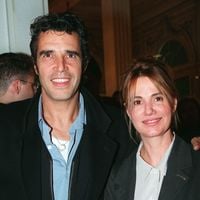Julien Clerc et Miou-Miou : dans leur château en Bourgogne, une vie de famille au rythme des 350 brebis : "Je faisais le tour de ma propriété à cheval"