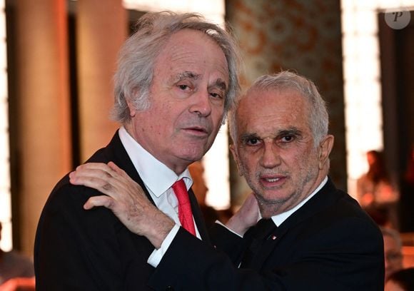 Franz-Olivier Giesbert, Alain Terzian au dîner annuel du CCAF (Conseil de coordination des associations arméniennes de France) à l'hôtel du collectionneur à Paris le 11 mars 2025
Comme chaque année, la onzième édition du désormais fameux dîner du CCAF a fait salle comble. 450 personnes se sont retrouvées dans les salons de l'hôtel du collectionneur, à Paris. Lors du cocktail, plusieurs personnalités politiques ont eu l'occasion de s'entretenir avec les invités.
Comme de coutume, un certain nombre de figures intellectuelles étaient également au dîner.
C'est Nelson Monfort qui a présenté la soirée en rappelant que la soirée est l'occasion de nous retrouver et de réaffirmer les liens profonds qui unissent la France et l'Arménie, liens tissés par l'histoire, la culture et des valeurs communes.
Cette soirée incarne à la fois un hommage solennel et un appel à l'action. Hommage envers celles et ceux qui oeuvrent sans relâche pour la cause arménienne; mais appel à la communauté internationale pour qu'elle s'engage résolument pour la justice et la paix.

© Christian Liewig / Bestimage