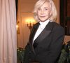 Cette coiffure plus courte et moderne a immédiatement séduit ses abonnés.

Michèle Torr - Dîner de Noël au profit de l'association "Soleil d'enfance" au restaurant Fouquet's à Paris le 1 er décembre 2025. © Cédric Perrin/Bestimage