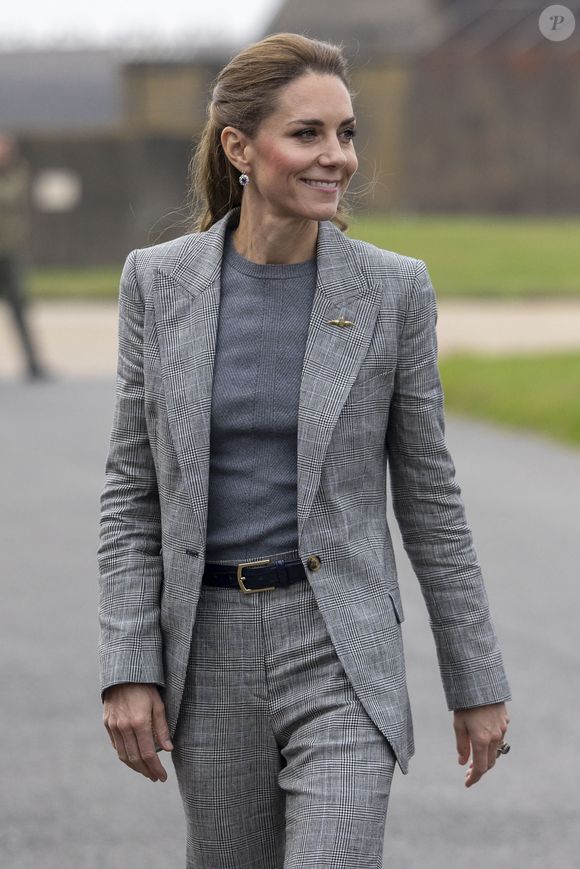 La princesse de Galles visite la RAF Coningsby pour en savoir plus sur le rôle opérationnel de la station, voir un avion Typhoon et visiter la nouvelle installation de formation synthétique Typhoon Future, à Boston, Lincolnshire, Royaume-Uni, le 2 octobre 2025. Photo by Julien Burton / Bestimage