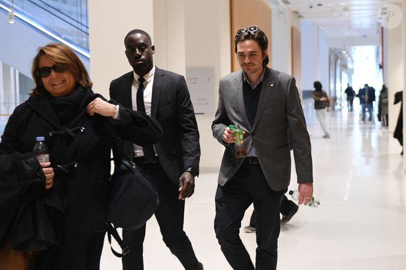 Alain-Fabien Delon et son avocate Florence Watrin arrivent au tribunal correctionnel de Paris pour avoir enregistré et diffusé avec son frère Anthony Delon une conversation de leur sœur, Anouchka, avec leur père, le 5 janvier 2024, à l'époque où les désaccords de la fratrie concernant la santé d'Alain Delon, à Paris, France, le 17 mars 2026. Anthony Delon et Anouchka sont absents. © Clément Prioli/Bestimage