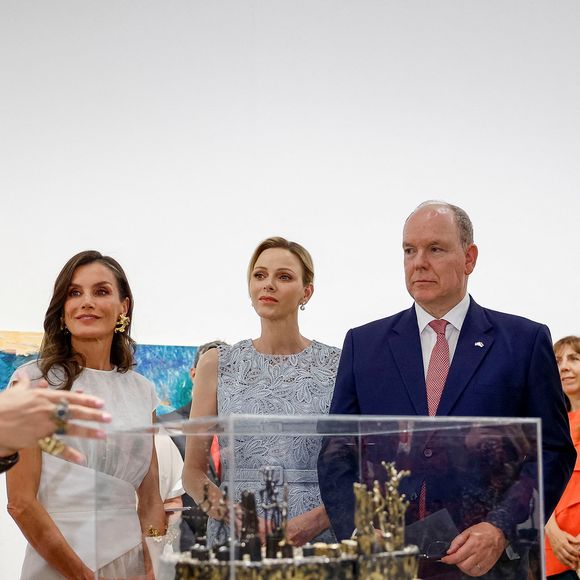 Le prince Albert II de Monaco, la princesse Charlène, la reine Letizia, le roi Felipe VI visitent l'exposition consacrée au 150ème anniversaire de l'établissement des premières relations diplomatiques entre l'Espagne et Monaco au Jardin botanique royal à Madrid le 1er juin 2026. POOL / LALO YASKO / BESTIMAGE
