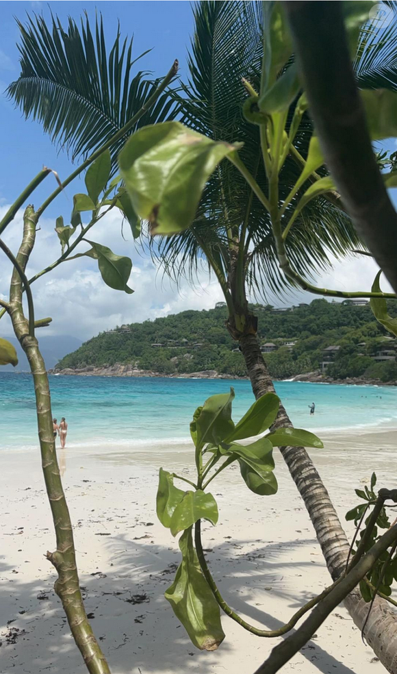 Giulia Sarkozy en vacances aux Seychelles avec ses parents Nicolas Sarkozy et Carla Bruni. TikTok Giulia Sarkozy