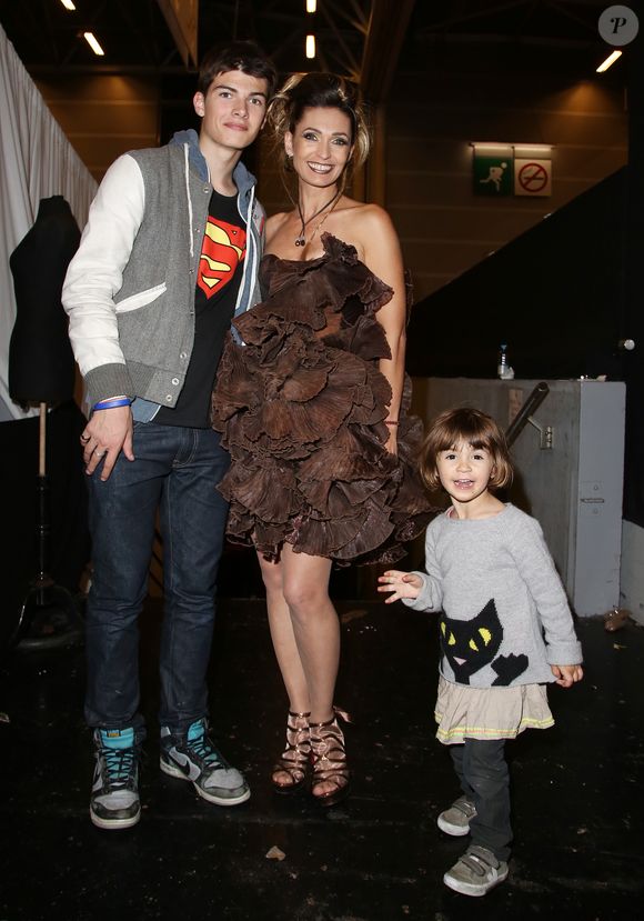 Adeline Blondieau avec son fils Aïtor et sa fille Wilona - Défilé du 20ème salon du chocolat 2014 à la Porte de Versailles à Paris le 28 octobre 2014.