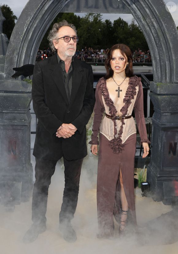Tim Burton et Jenna Ortega - Première de la partie 1 de la saison 2 de la série "Mercredi" à l'occasion de l' inauguration du Beach Club à Paris le 31 juillet 2025. © Coadic Guirec/Bestimage