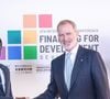 La raison ? Felipe VI ne posséderait pas "cette proximité" avec le peuple "qui est aussi l’un des attributs du pouvoir".
Le roi Felipe VI d’Espagne participe à la quatrième Conférence des Nations unies sur le financement du développement à Séville, le 30 juin 2025.
Photo : Rocio Ruz / Europa Press / Bestimage