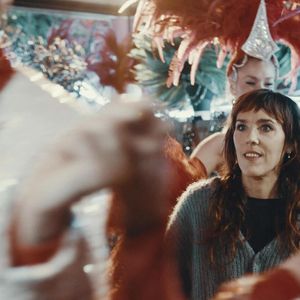 La chanteuse Zaz (Victoire de l'artiste interprète féminine 2014 et 2016) - Tournage secret dans Paris pour la promotion des victoires de la musique 2025 (40 ans). Serge Lama et Cyril Féraud dans un citroën DS roulent dans la capitale pour découvrir les salles ou se sont déroulées les victoires de la musique depuis 40 ans avec au commencement le Moulin-Rouge vient ensuite le Zénith de Paris, le Palais des congrès de Paris, l'Olympia et enfin La Seine musicale. © Victoires de la musique 2025 via Bestimage