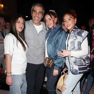 Ary Abittan entouré de ses 3 filles Netty, Romy et Léna

Exclusif - Ary Abittan avec ses trois filles Netty, Romy et Léna - Célébrités assistent au spectacle "Authentique" de Ary Abittan à la Cigale à Paris. © Coadic Guirec/Bestimage