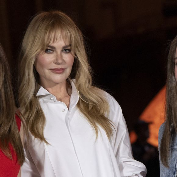 Toujours selon nos confrères, la mère de famille aurait déposé - en juillet- une demande auprès des services de l'immigration du pays. Affaire à suivre !

Sunday Rose Kidman Urban, Nicole Kidman, Faith Margaret Kidman-Urban – Photo Call  du Défilé de mode Chanel Collection Printemps-Été 2026 dans le cadre de la Fashion Week de Paris, France, le 6 octobre 2025.
 
© Olivier Borde / Bestimage