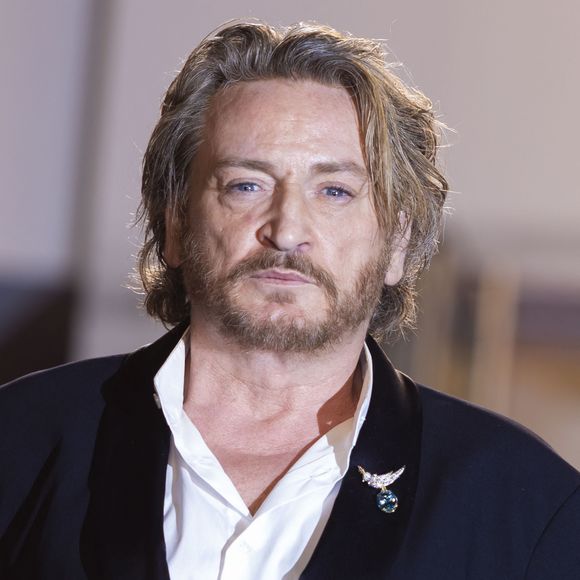 Benoit Magimel - Descente des marches du film " Histoires de la nuit " lors du 79ème Festival International du Film de Cannes, le 22 mai 2026. © Camilla Canalini / Bestimage