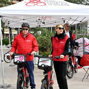 et en garniture des pickles d’oignons, des perles de citron de Menton, quelques fleurs de bourrache et un ceviche de sériole marinée. 

Le prince Albert II de Monaco et la princesse Charlene ont participé au " Road Safety Day ", organisée par la Fondation Princesse Charlene à Monaco, 29 mars 2026.