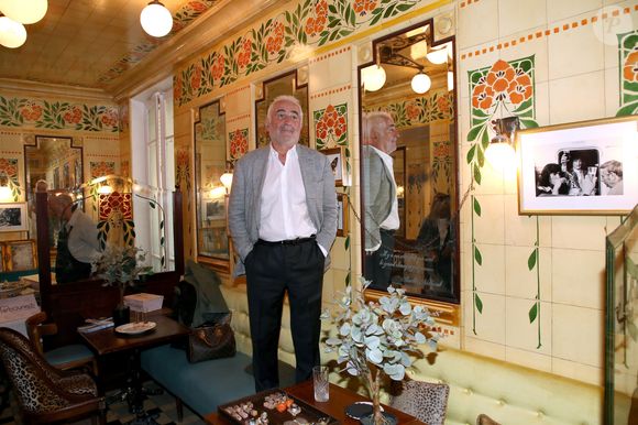 Il s'agit de Guy Savoy.

Exclusif - Guy Savoy - Inauguration du restaurant " Le Petit Rétro " dont Irwin Durand est le Chef et Guy Savoy le Parrain. Rue Mesnil à Paris, France, le 02 Septembre 2022.
Bertrand Rindoff/BestImage