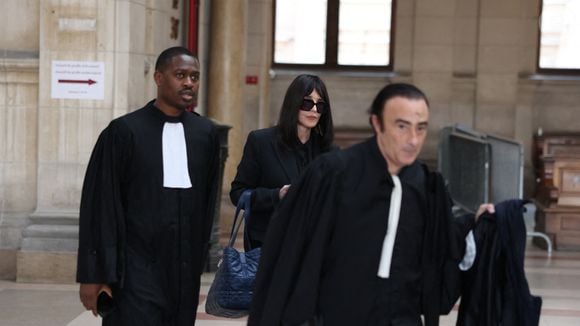 Isabelle Adjani arrive pour la tenue de son procès en appel (chambre 2-13) pour fraude fiscale, au Palais de Justice de Paris, le 27 février 2026.
© Julien Sarkissian/Bestimage