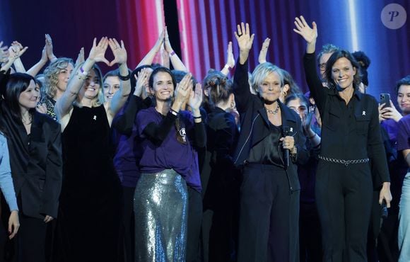 Exclusif - Julie Gayet, Muriel Robin et Anne Le Nen - Enregistrement du concert "Nos voix pour toutes", au profit de La fondation des femmes, à l'Adidas Arena à Paris, diffusée le 11 décembre sur TMC
© Coadic Guirec-Cyril Moreau / Bestimage