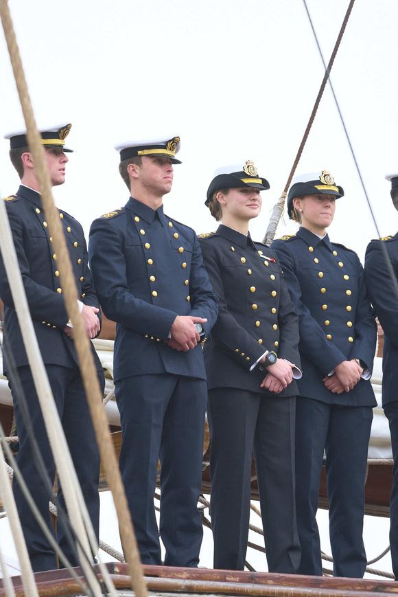 Le roi Felipe VI et la reine Letizia d'Espagne président les adieux du « Juan Sebastián de Elcano » avec l'Infante Leonor comme aspirante à Cadix le 11 janvier 2025 Zuma Press / Bestimage