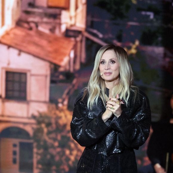 Exclusif - Lara Fabian lors de l'enregistrement de l'émission "La chanson secrète N°14", présentée par N.Aliagas et diffusée le 26 décembre sur TF1, consacrée à Lara Fabian à Paris le 10 décembre 2025. © Jacovides-Moreau/Bestimage