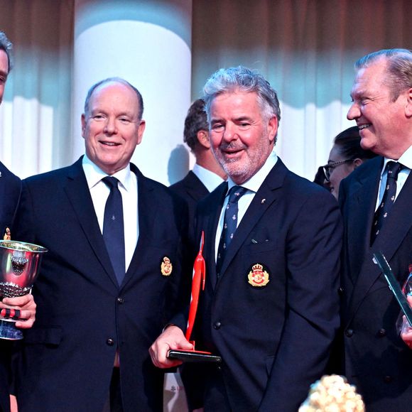 Pierre Casiraghi, le vice-président du Y.C.M., le prince Albert II de Monaco, Peter Harrison, le coéquipier de Pierre Casiraghi, et le prince Charles de Bourbon des Deux Siciles durant la cérémonie d'intronisation des nouveaux membres du Yacht Club de Monaco ainsi que la remise des YCM Awards-Trophée Credit Suisse 2025, présidé par le prince Albert II de Monaco, le 16 décembre 2025, au Yacht Club de Monaco. Le titre de "régatier du Y.C.M. de l'année 2025" a été remporté par Pierre Casiraghi. Ce sont les membres du Club qui ont voté et choisi entre plusieurs régatiers. © Bruno Bebert / Bestimage