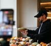 Le pâtissier possède une boutique près de l'Opéra de Paris

Cédric Grolet. Instagram