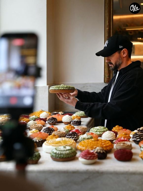 Le pâtissier possède une boutique près de l'Opéra de Paris

Cédric Grolet. Instagram