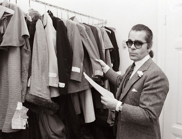 Archives - Karl Lagerfeld - Essayage pour une pièce de théâtre de A.Schnitzler au théâtre du château à Vienne. Le 22 septembre 1980 © Action Press/Bestimage