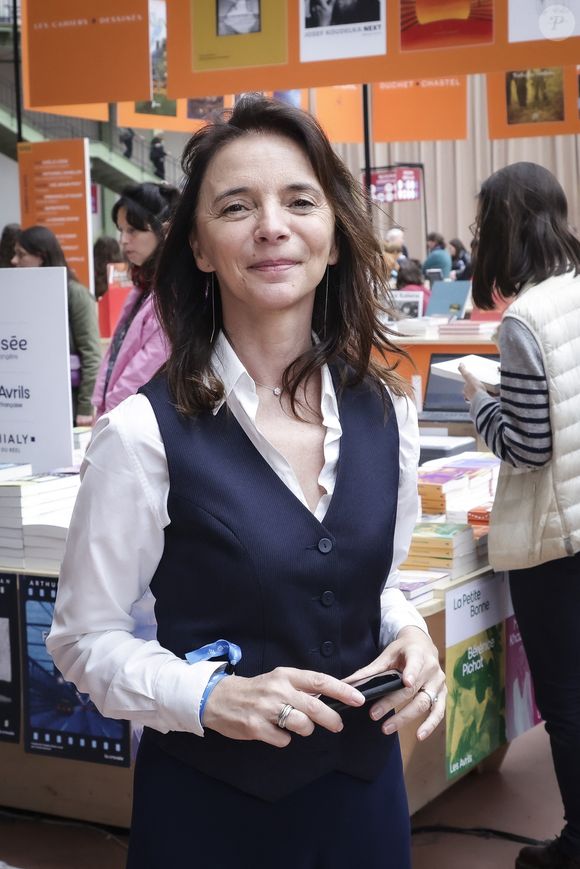 Elle a sillonné le monde.

Maryse Burgot - Festival du Livre de Paris 2025 au Grand Palais,  Paris, France, le 13 avril 2025. © Jack Tribeca / Bestimage
