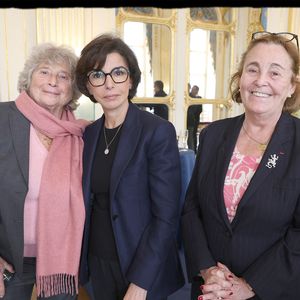 Jacqueline Franjou, Rachida Dati, Micheline Pelletier - Dany Boon reçoit des mains de Rachida Dati le Grand Prix Raymond Devos de la langue française 2025 au Salon Jérôme du Ministère de la Culture à Paris le 21 mars 2025. © Alain Guizard/Bestimage