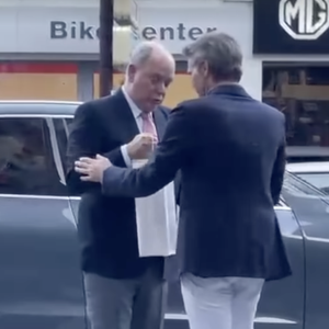 L’événement a souligné leur amitié de longue date, avec des retrouvailles chaleureuses et complices.

Complicité princière : Albert de Monaco et Emmanuel-Philibert se retrouvent pour un événement très spécial