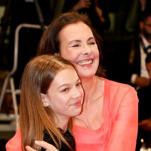 Carole Bouquet et sa petite-fille Darya Rassam - Descente des marches du film « Le comte de Monte-Cristo » lors du 77ème Festival International du Film de Cannes, au Palais des Festivals à Cannes. Le 22 mai 2024
© Jacovides-Moreau / Bestimage