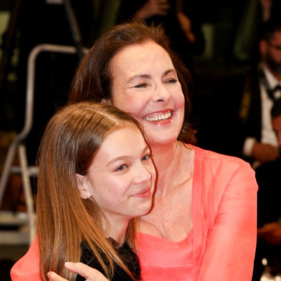 Carole Bouquet et sa petite-fille Darya Rassam - Descente des marches du film « Le comte de Monte-Cristo » lors du 77ème Festival International du Film de Cannes, au Palais des Festivals à Cannes. Le 22 mai 2024
© Jacovides-Moreau / Bestimage