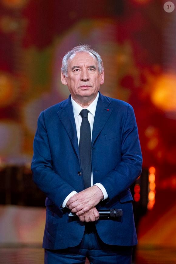 L’homme giflé par François Bayrou a été condamné à 10 ans de prison et une peine de 10 000 euros d’amende

Exclusif - Le premier ministre François Bayrou sur le plateau de l’émission “Unis pour Mayotte” diffusée en direct sur France 2, qui a permis de récolter plus de 5 millions de dons le 17 décembre 2024. © Pierre Perusseau / Bestimage