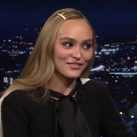 Los Angeles, Californie  - Lily-Rose Depp fait une rare déclaration au sujet de son frère barman lors de son passage dans l'émission The Tonight Show.