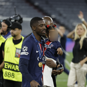 Ousmane Dembélé avec sa fille. Le PSG remporte la Ligue Des Champions 2025, pour la première fois de son histoire, face à l'Inter Milan (5-0) à l'Allianz Arena de Munich le 31 mai 2025.. © Cyril Moreau/Bestimage