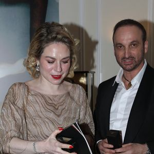 Exclusif -   Émilie Dequenne (en Dior) et son mari Michel Ferracci (en Fursac) arrivent à la maison de l'ambassadeur de Belgique à Los Angeles après la 95ème édition de la cérémonie des Oscars le 12 mars 2023. Elle est venue soutenir le film du réalisateur belge Lukas Dhont "Close" aux Oscars. Malheureusement, le film n'a pas été primé.
©Agence / Bestimage