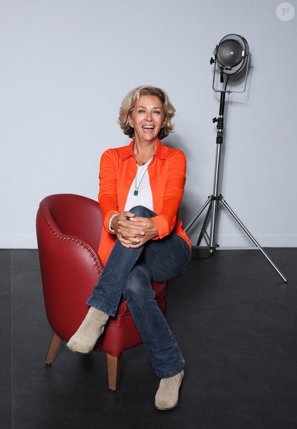 Exclusif - Corinne Touzet - Photocall avec les membres du jury de la 3ème édition du festival Histoires de Femmes à Dreux. Le 21 octobre 2023
© Denis Guignebourg / Bestimage