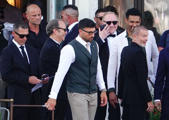 Francois-Henri Pinault et Xavier Niel Kendall lors du mariage de Jeff Bezos et Lauren Sanchez à Venise le 27 juin 2025. Backgrid UK / Bestimage