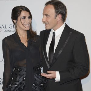 A rappeler que Karine Ferri recueillait les premières impressions des talents immédiatement après leur prestation, tandis que Nikos Aliagas pilotait le programme.

Karine Ferri et Nikos Aliagas - 4eme edition du "Global Gift Gala", copresidee par Eva Longoria et presentee par Nikos Aliagas, au George V a Paris le 13 mai 2013.