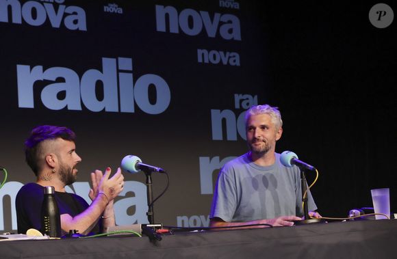 Aymeric Lompret, Pierre-Emmanuel Barré, sur le plateau de  « La dernière » au théatre L’Européen, présentée par G.Meurice et diffusée en direct sur Radio Nova, à Paris, France, le 08 septembre 2024. © Jack Tribeca / Bestimage