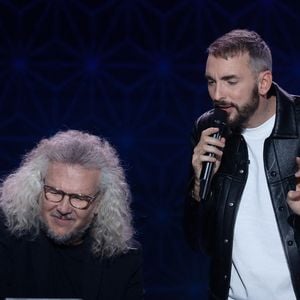 Yvan Cassar et Christophe Willem lors de l'enregistrement de l'émission "La boîte à secrets N°18", le 12 janvier 2024, à Paris.
© Christophe Clovis / Bestimage