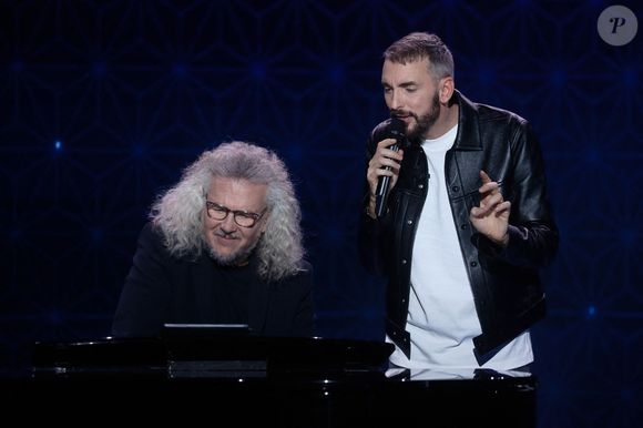 Yvan Cassar et Christophe Willem lors de l'enregistrement de l'émission "La boîte à secrets N°18", le 12 janvier 2024, à Paris.

© Christophe Clovis / Bestimage