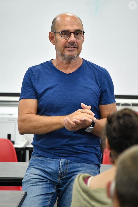 "Théâtre pour tous" organise une rencontre entre des élèves du Lycée Guillaume Apollinaire à Nice et le comédien Bernard Campan le 24/09/2021
© Lionel Urman / Panoramic / Bestimage