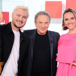 Exclusif - Jeff Panacloc, Michel Drucker et Mathilde de Carne - Enregistrement de l'émission Vivement dimanche au studio Rive Gauche presentée par Michel Drucker . Diffusion sur France 3 le 07/09/2025 . © Guillaume Gaffiot / Bestimage