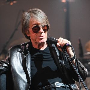 Jacques Dutronc et Thomas Dutronc en showcase de leur tournée "Dutronc & Dutronc" au Centre Evénementiel de Courbevoie le 11 avril 2022. © Coadic Guirec/Bestimage